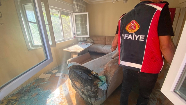 Türkeli'de apartman dairesinde çıkan yangın hasara yol açtı