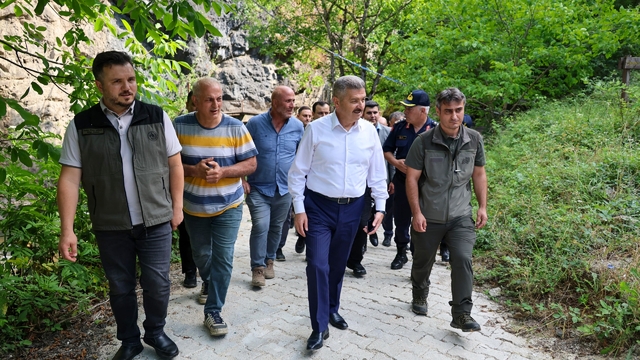 Artvin'de dereye 5 bin kırmızı benekli alabalık yavrusu bırakıldı
