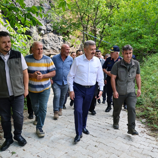 Artvin'de dereye 5 bin kırmızı benekli alabalık yavrusu bırakıldı