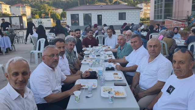 Tekkeköy Anadolu İmam Hatip Lisesi'nde mezunlar buluşması düzenlendi