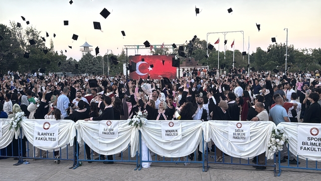 Hatay Mustafa Kemal Üniversitesinde mezuniyet töreni düzenlendi