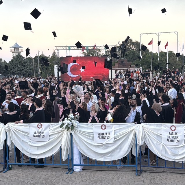 Hatay Mustafa Kemal Üniversitesinde mezuniyet töreni düzenlendi