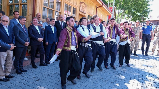 Erzincan'da "46. Kemaliye (Eğin) Uluslararası Kültür ve Doğa Sporları Şenliği" başladı