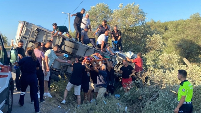 Muğla'da kamyonetin devrilmesi sonucu 1 kişi öldü, 1 kişi yaralandı