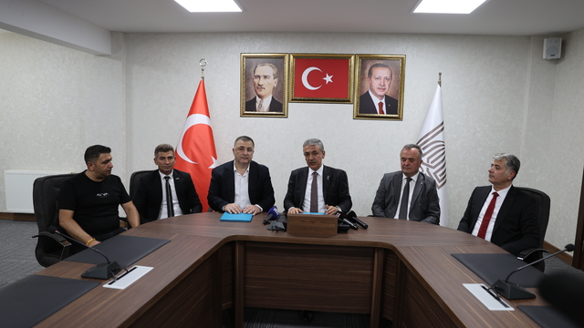 Mardin Büyükşehir Belediyesinde işçi ücretlerinin artırılması için ek protokol yapıldı