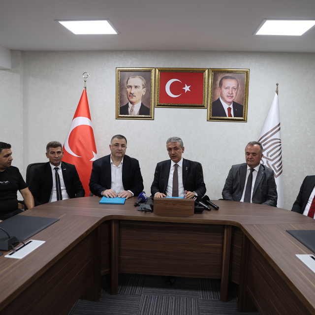 Mardin Büyükşehir Belediyesinde işçi ücretlerinin artırılması için ek proto...