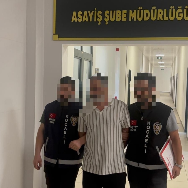 Üvey oğlunu göğsünden bıçakla yaraladı (2)