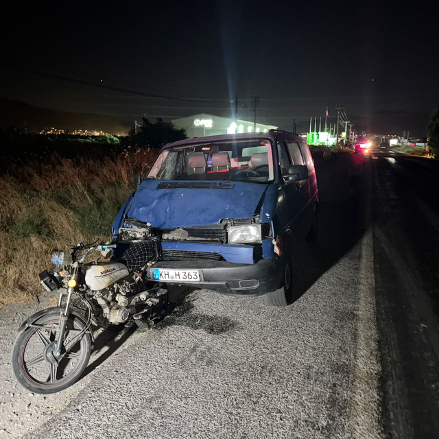 Söke'de minibüsle motosikletin çarpışması sonucu 3 kişi yaralandı