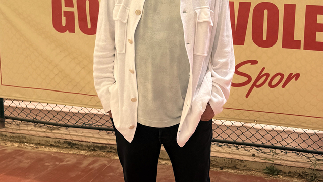 Göztepe Onursal Başkanı Mehmet Sepil, spor okullarındaki öğrencilerle buluştu