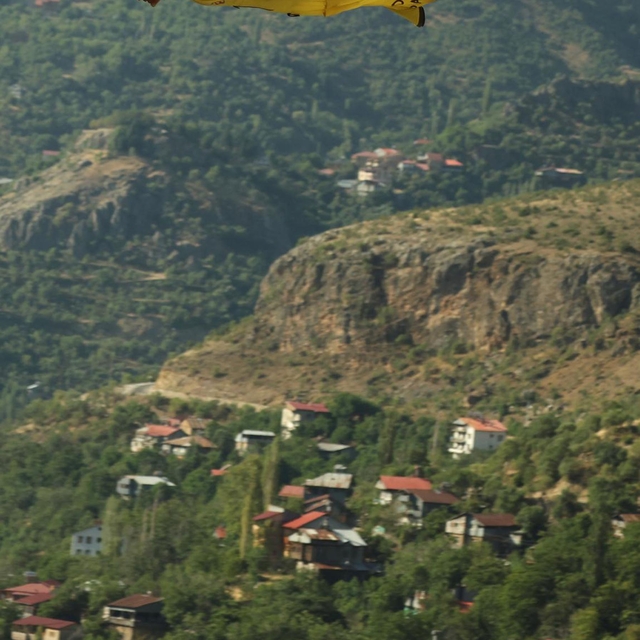 Hızı 220 kilometreye ulaşan yarasa atlayışı nefes kesti