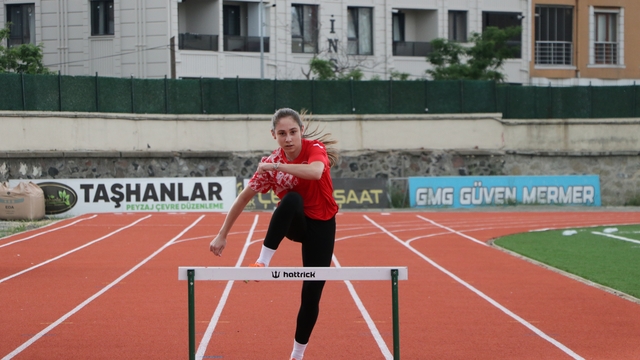 Ayşe Nazlı Aydın, tekvandoyu bırakıp geçtiği atletizmde 50 madalya kazandı