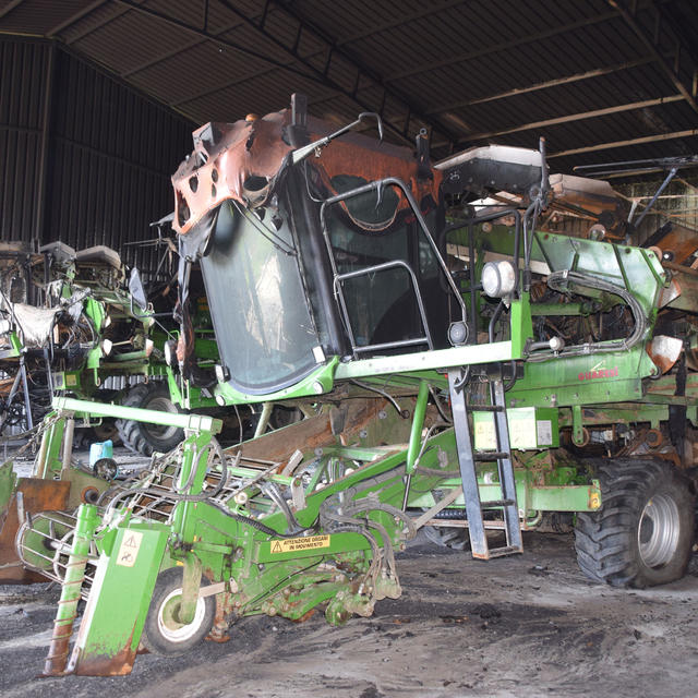 Manisa'da aynı depoda yaşanan iki yangın sonucu 3 tarım makinesi zarar görd...