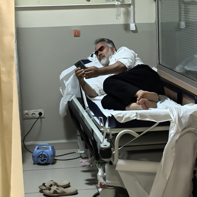 Öldürdüğü bacağını ısıran yılan ile hastaneye gitti