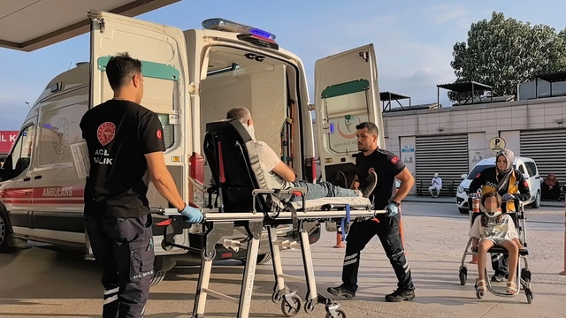 Bursa'da iki otomobil çarpıştı: 1'i ağır 4 yaralı