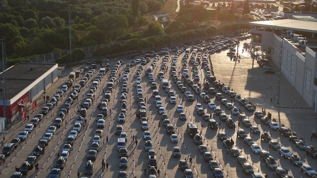 Kapıkule'de sezonun en hareketli günü yaşandı