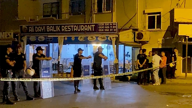 Restoranda silahlı ve bıçaklı 'hesap' kavgası; 1'i ağır, 7 yaralı