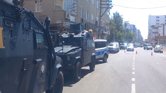 Aile içi şiddet ihbarına giden ekiplere ateş açıp 3 polisi yaralayan şüpheli tutuklandı