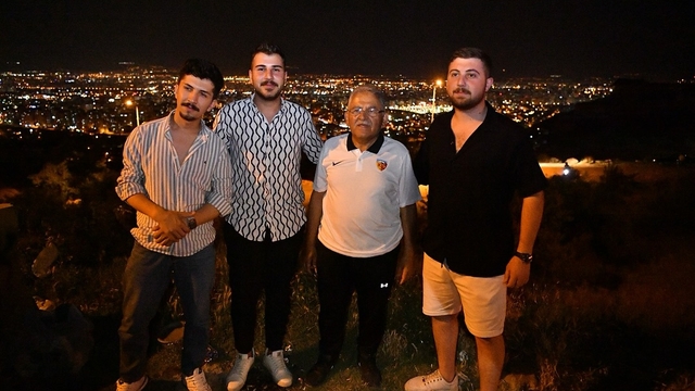 Başkan Büyükklıç, vatandaşlarla gece yürüyüşü yaptı