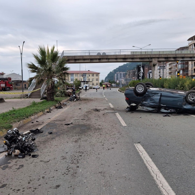 Artvin'de otomobil ile motosikletin çarpıştığı kazada 2 kişi öldü
