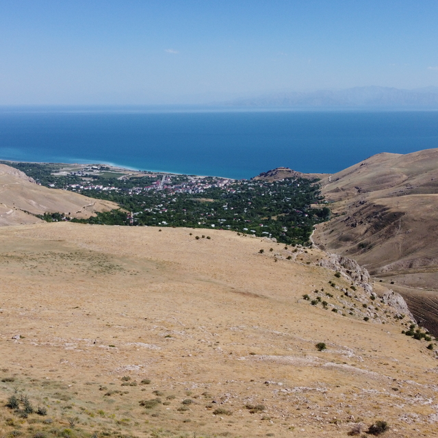 Süphan Dağı eteğindeki Kef Kalesi'nde 49 "fil ayağı" gün yüzüne çıkarıldı