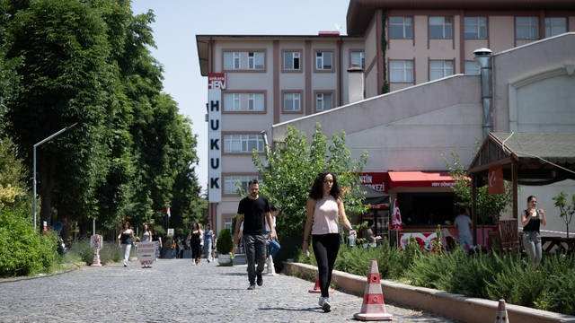 Milli Eğitim Bakanlığı Akademi Giriş Sınavı'nın ilk oturumu tamamlandı