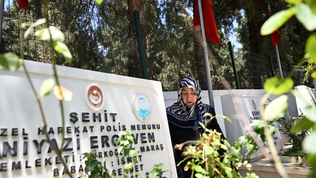 FETÖ'NÜN DARBE GİRİŞİMİNİN 9. YILI - Silah arkadaşları şehit polisin annesini 9 yıldır yalnız bırakmıyor