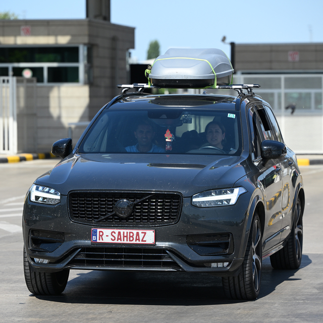 Gurbetçilerin sınır kapılarından yurda girişleri devam ediyor