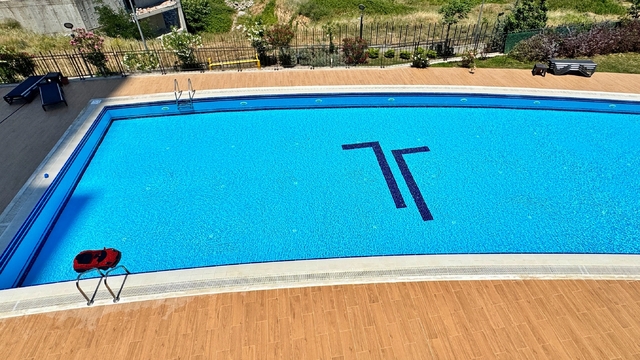 Samsun'da akülü arabasıyla havuza düşen 4 yaşındaki çocuk boğulma tehlikesi geçirdi
