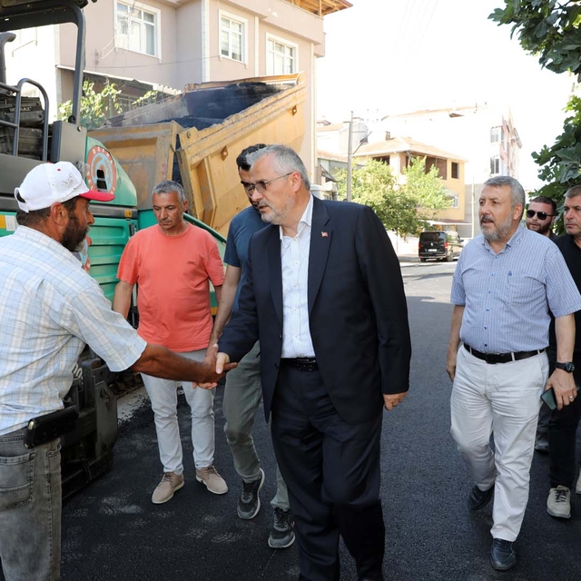 Bafra Belediyesi, 3 mahalledeki 28 sokakta yol çalışması yapıyor