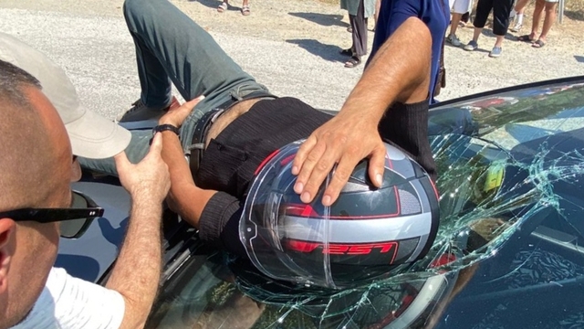 Yalova'da otomobilin çarptığı motosiklet sürücüsü yaralandı