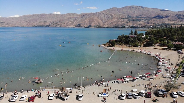 Yüzerken kalp krizi geçirip, öldü