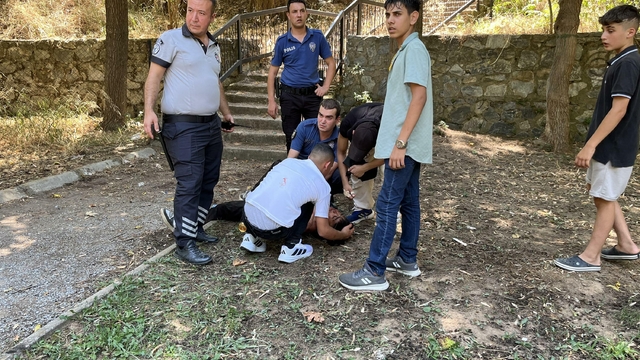 Kar maskeli saldırgan, 16 yaşındaki Ayhan'ı kesici aletle başından yaraladı