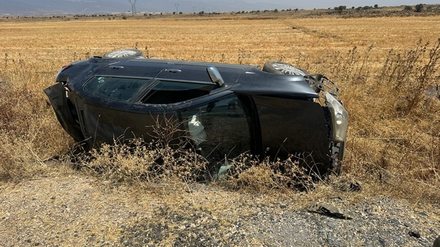 Gaziantep'te devrilen otomobildeki 4 kişi yaralandı