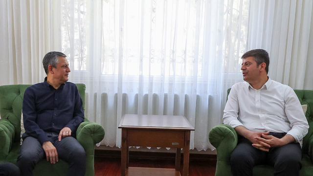 CHP Genel Başkanı Özel, Abdurrahman Tutdere'yi evinde ziyaret etti