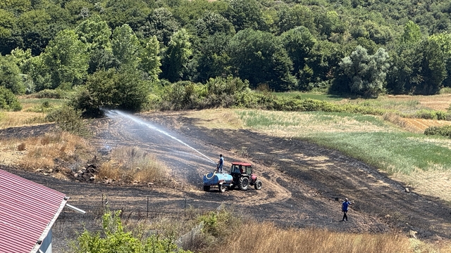 Kocaeli'de tarım arazisinde çıkan yangın söndürüldü