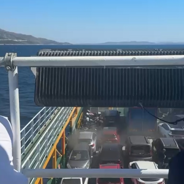 Marmara Adası açıklarında feribotta yangın çıktı