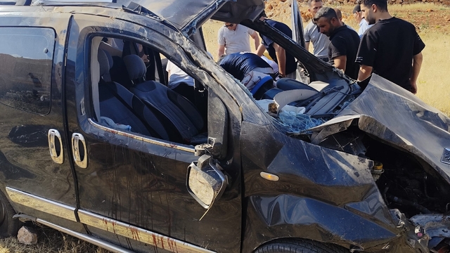 Mardin'de devrilen hafif ticari araçtaki 4 kişi yaralandı