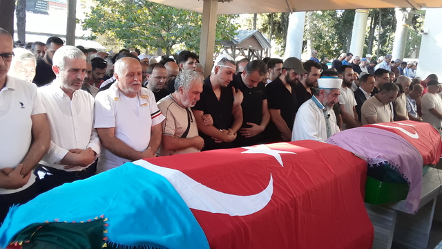 Konya'daki trafik kazasında ölen biri bebek 3 kişi Kocaeli'de defnedildi