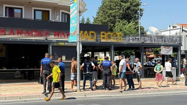 Eğlence mekanında tekmeli, yumruklu 'hesap' kavgası kamerada: 5 gözaltı (2)
