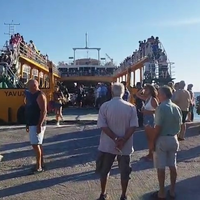 Marmara Adası açıklarında feribotta yangın çıktı (2)