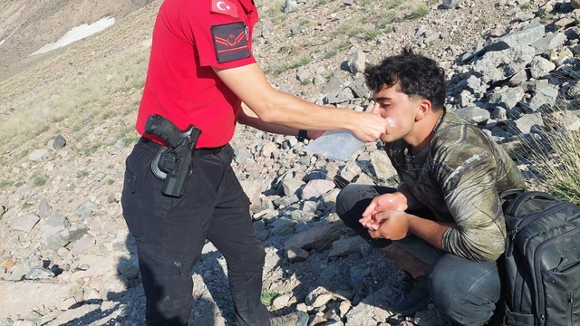 Erciyes Dağı'nda mahsur kalan dağcı kurtarıldı