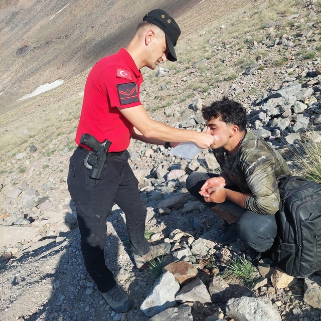 Erciyes Dağı'nda mahsur kalan dağcı kurtarıldı