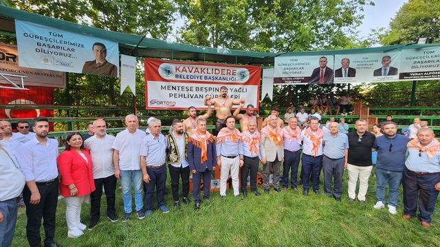 Menteşe Beşpınar Yağlı Güreşleri'nde başpehlivanlığı Cengizhan Şimşek kazandı