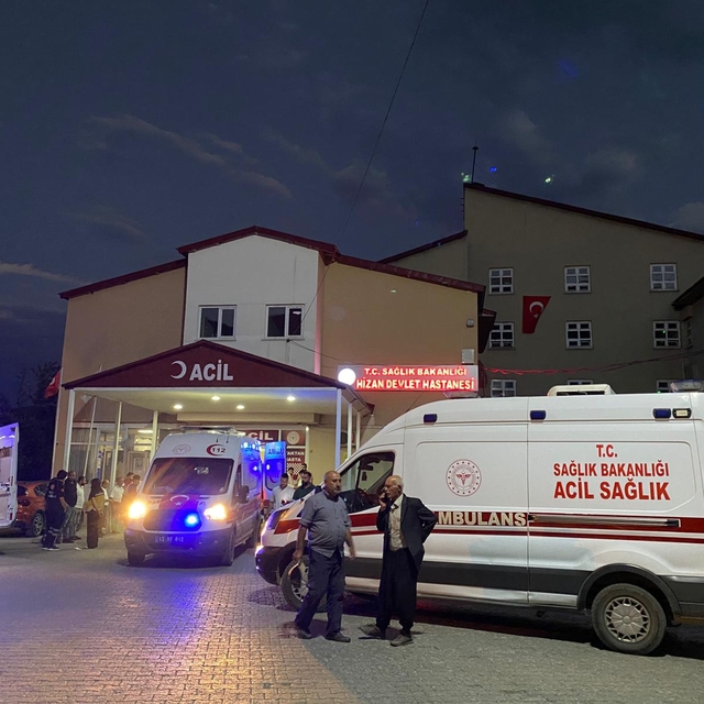 Bitlis'te tarım aracının devrilmesi sonucu 7 kişi yaralandı