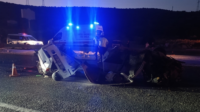 Mersin'de bariyere çarpan otomobilin sürücüsü hayatını kaybetti