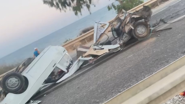 Bariyere çarpan otomobil, ikiye bölündü: 1 ölü, 1 yaralı