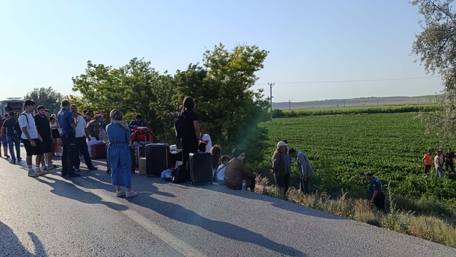 Konya'da otobüs şarampole inip ağaçlara çarptı: 3'ü çocuk, 7 yaralı