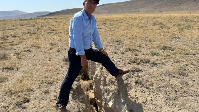 Konya'da yüzey yarıkları, mahalleliyi tedirgin ediyor