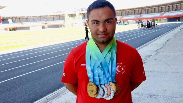 Baba acısıyla başladığı atletizmde madalyalara koşuyor