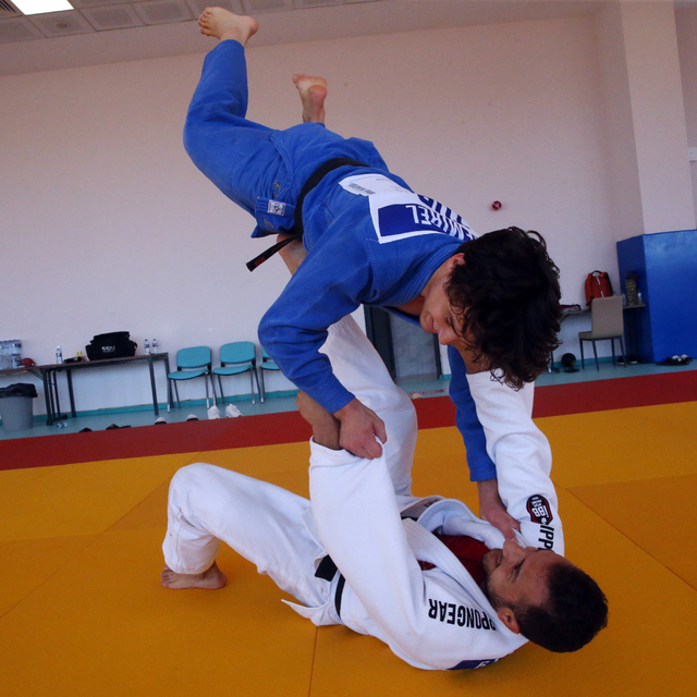 Geçirdiği 4 ameliyata rağmen judodan kopmayan milli sporcunun hedefi olimpi...